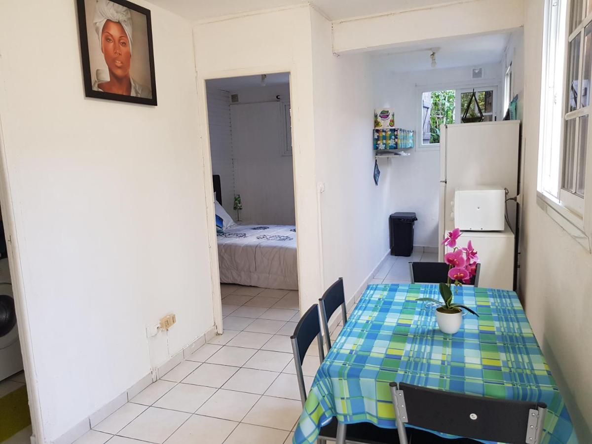Vila Chez Ena La Fibre Internet Et Le Calme Saint-Claude Exteriér fotografie
