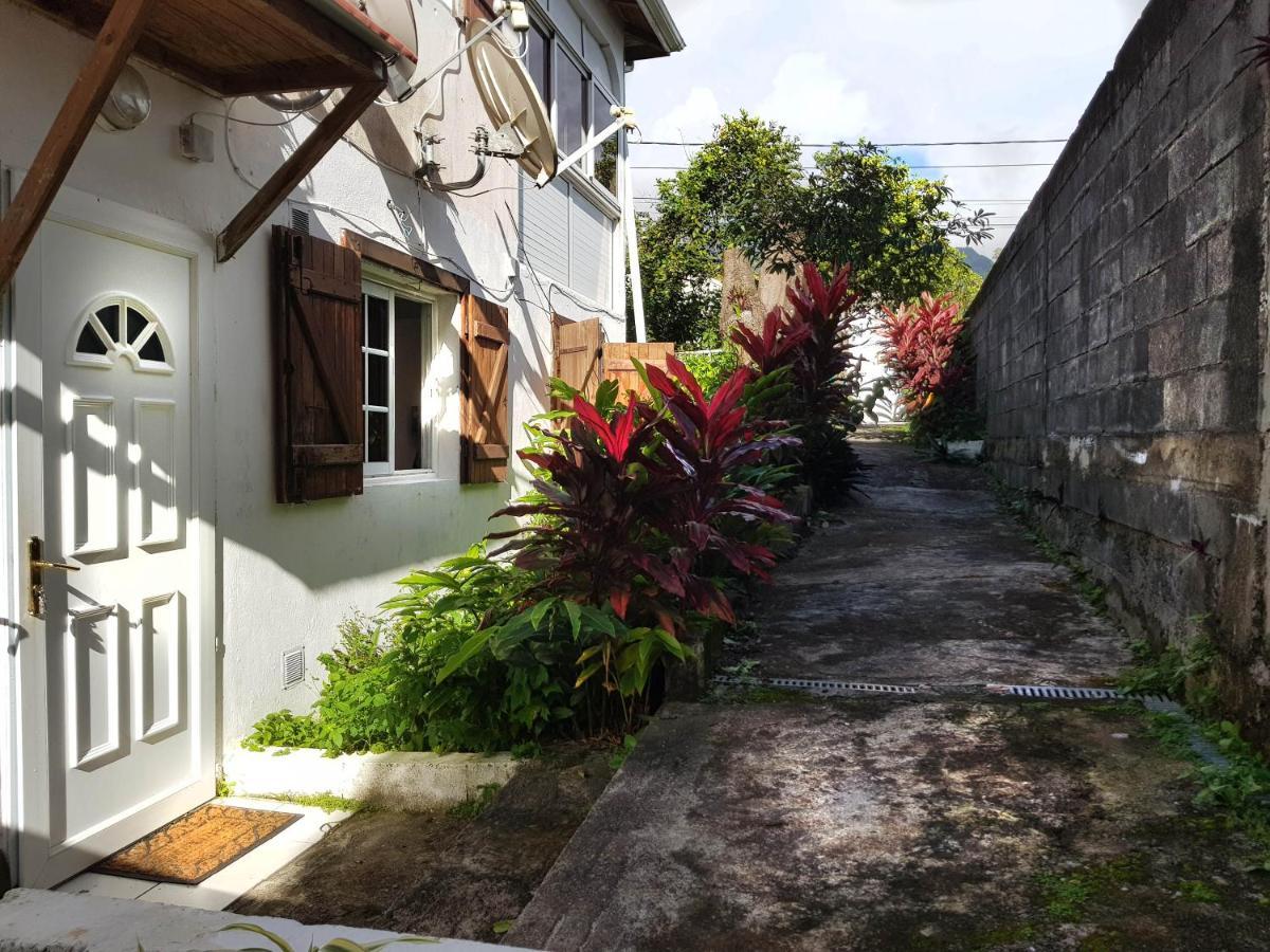 Vila Chez Ena La Fibre Internet Et Le Calme Saint-Claude Exteriér fotografie